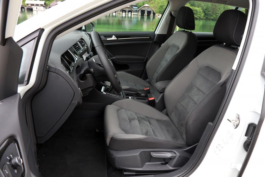 Интерьер Volkswagen Golf TDI 5-Door 2017 года  (WW) (фото 27 из 41)